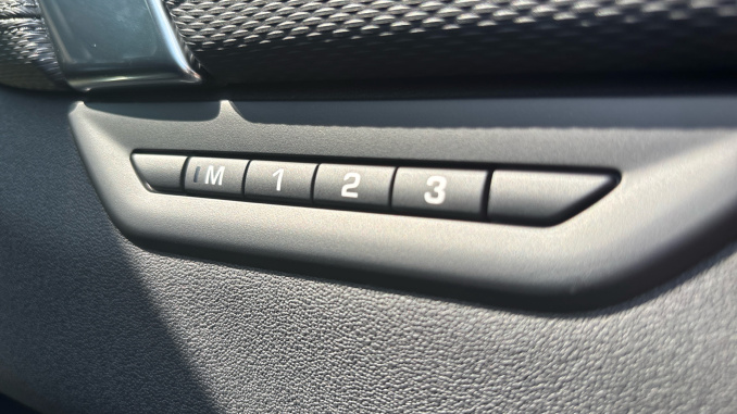 Land Rover Discovery Sport 2.0 D200 Landmark 5dr Auto [5 Seat] Diesel Station Wagon - Image 32